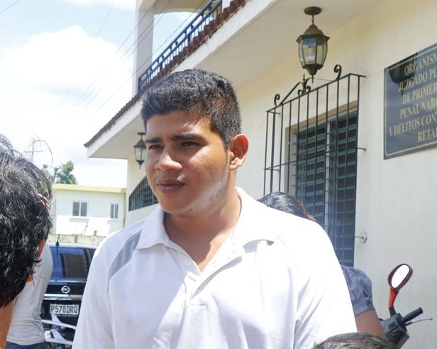 El soldado de primera clase, Guilber Josué Barrios, quedó ligado a proceso en la primera audiencia realizada en el juzgado de Primera Instancia Penal, Narcoactividad y Delito contra el Ambiente de Retalhuleu.(Foto Prensa Libre: Rolando Miranda)