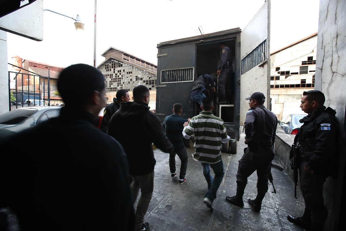La guardianía penitenciaria trabajará en el 2018 con las mismas unidades por la falta de recursos. (Foto Prensa Libre: Paulo Raquec)