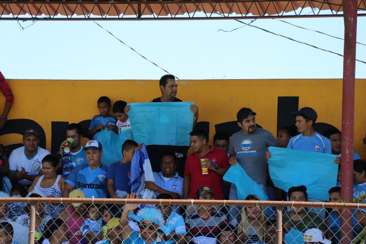 Los guatemaltecos se están uniendo para exigir que se aclare de una vez por todas la situación tan triste que vive el futbol nacional. (Foto Prensa Libre: Hugo Oliva)