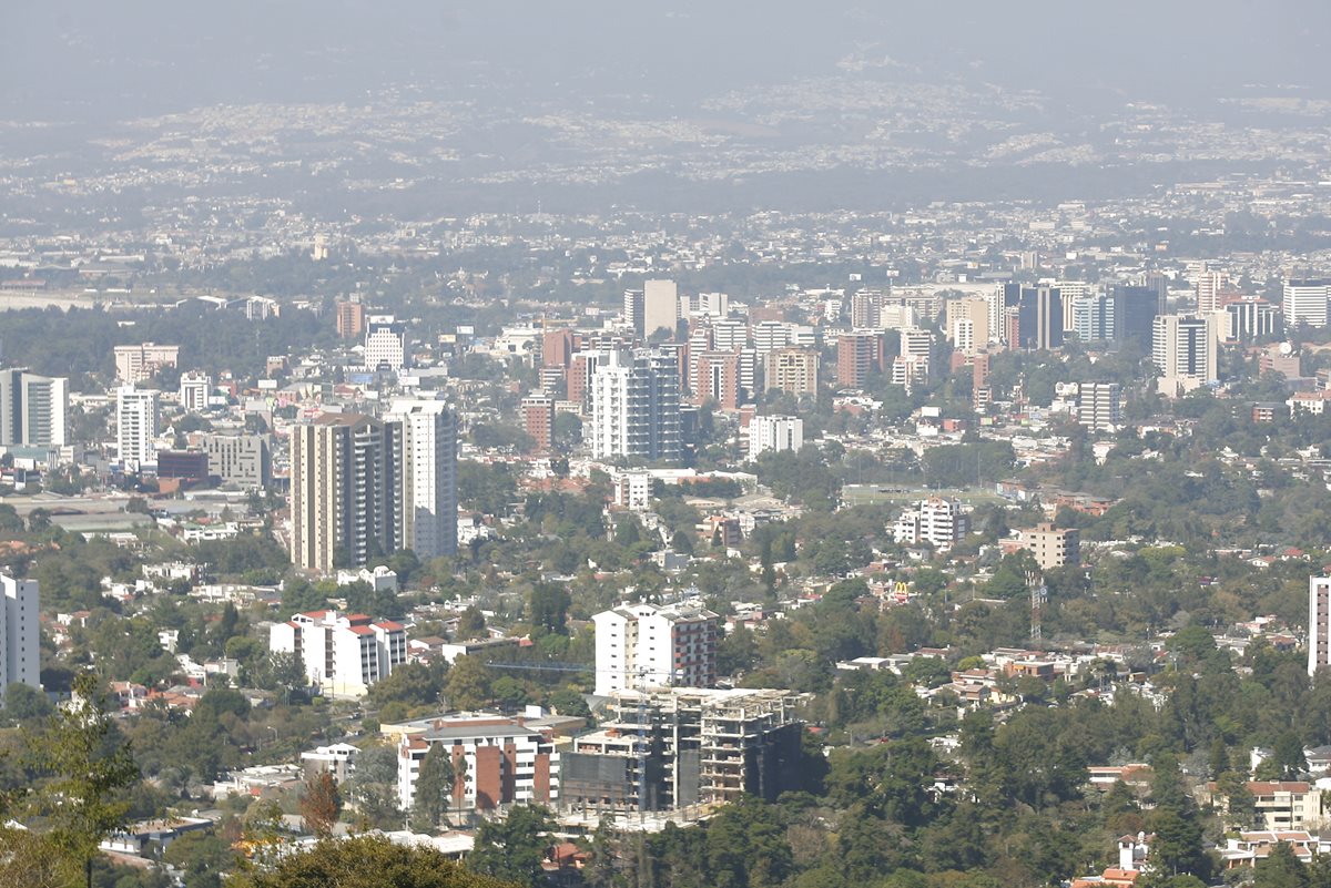 Desde 2017 la municipalidad autorizó 12 licencias para construir edificios en la zona 15.(Foto Prensa Libre: Érick Ávila)