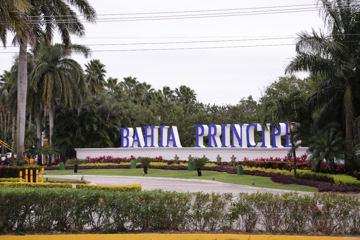 Los cuerpos de una familia completa fueron hallados sin señales de violencia en un complejo de la Riviera Maya. Vista del complejo residencial Bahía Príncipe. (Foto Prensa Libre: EFE)