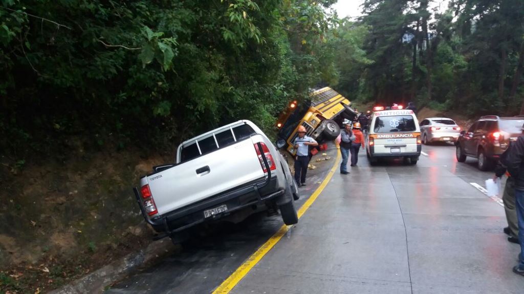 Lugar donde se registraron los percances viales en la ruta a la Antigua Guatemala. (Foto Prensa Libre: Renato Melgar).