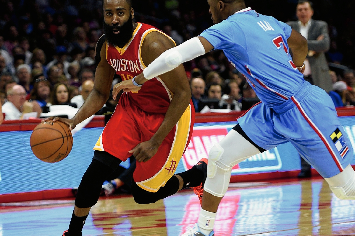 James Harden,-Derecha- promete una buena temporada con los Houston Rockets. (Foto Prensa Libre: AP)