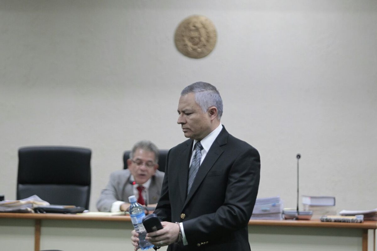 Salvador González, alias Eco, rinde declaración por cuarto día consecutivo, por el caso de Cooptación del Estado. (Foto Prensa Libre: Carlos Hernández)