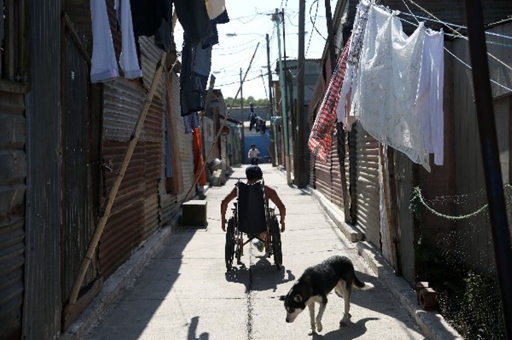 La pobreza se ha incrementado en los últimos años, según el INE. (Foto Prensa Libre: EFE)