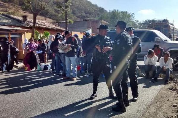 Salubristas protestan en Huehuetenango. (Foto Prensa Libre: Mike Castillo)
