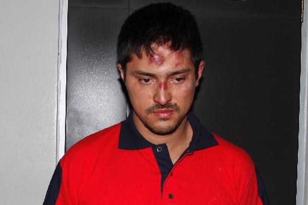 Daniel Enrique Cifuentes Noriega, capturado por haber herido con cuchillo a una familia, en la zona 21.