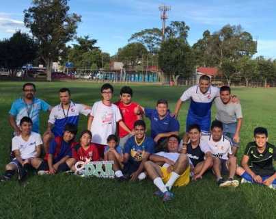 Escuela inclusiva de fútbol prepara a jóvenes con capacidades diferentes