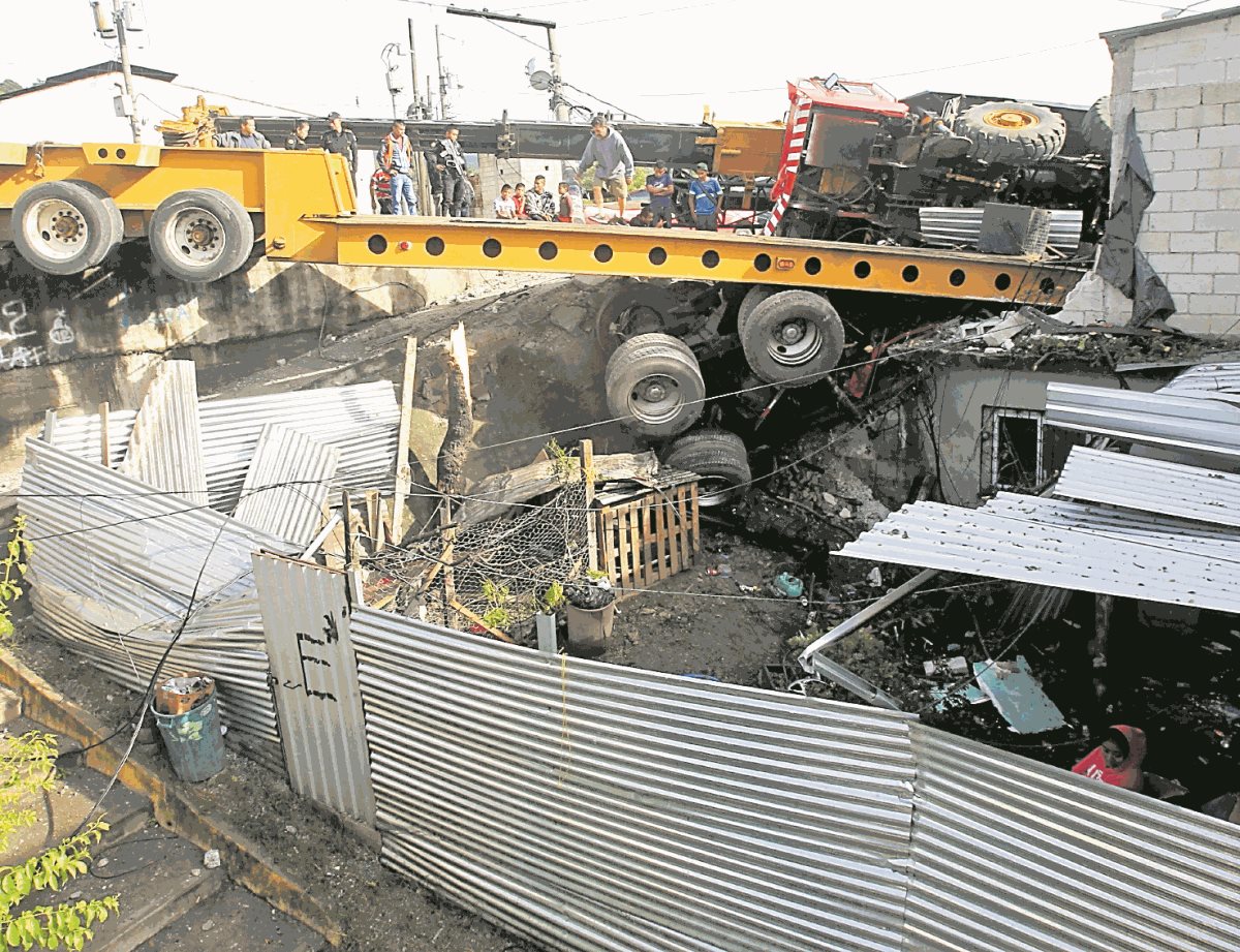 Pilotos de trailer y camiones dicen que deben luchar contra el sueño en trayectos largos.(Foto Prensa Libre:Hemeroteca PL)
