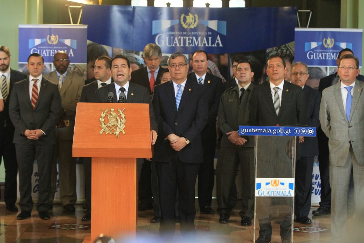 El presidente Jimmy Morales durante conferencia de prensa para pronunciarse por ataques a la PNC. (Foto Prensa Libre: Esbin García)