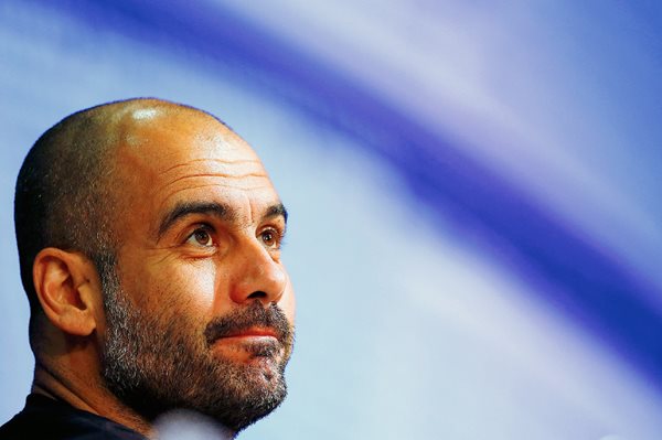 El entrenador del Bayern Múnich,  Pep Guardiola se muestra positivo para el juego frente al Oporto. (Foto Prensa Libre: AP).