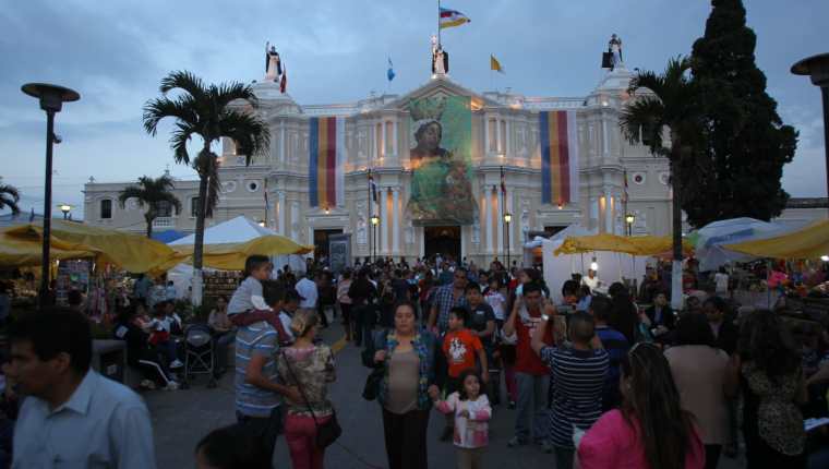 En la Basílica Menor de Nuestra Señora del Rosario, templo de Santo Domingo de la ciudad de Guatemala. (Foto Prensa Libre: HemerotecaPL)