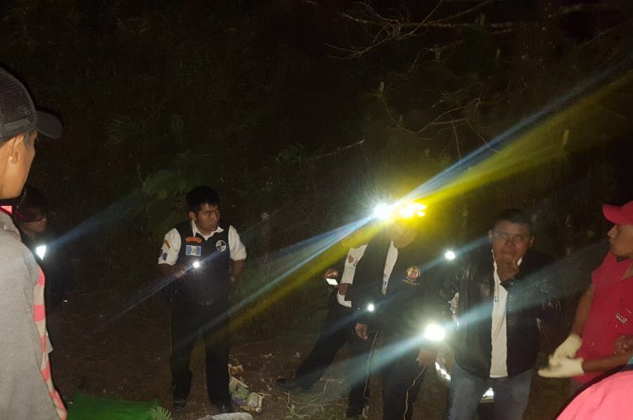 Lugar donde fue localizado el menor en la ruta a Las Verapaces. (Foto Prensa Libre: Eduardo Sam).