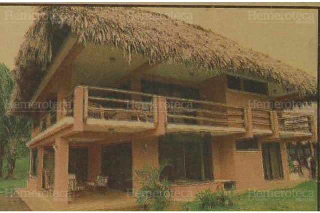 Mansión tropical de Jorge Serrano, construida en Río Dulce, Izabal. (Foto: Hemeroteca PL)