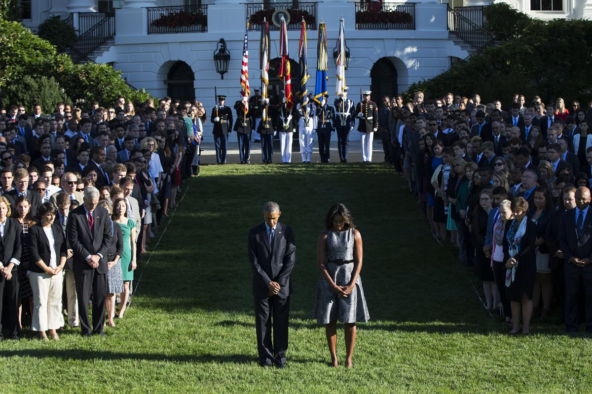Barack Obama y su esposa Michelle, encabezan el acto en memoria de las víctimas de los atentados terroristas del 2001. (Foto Prensa Libre: AP).