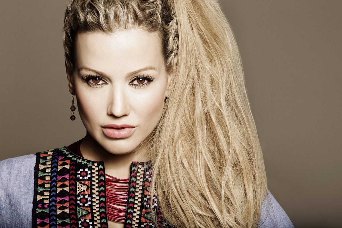 Fanny Lu promociona El perfume, primer sencillo de su cuarto álbum de estudio. (Foto Prensa Libre: EFE)