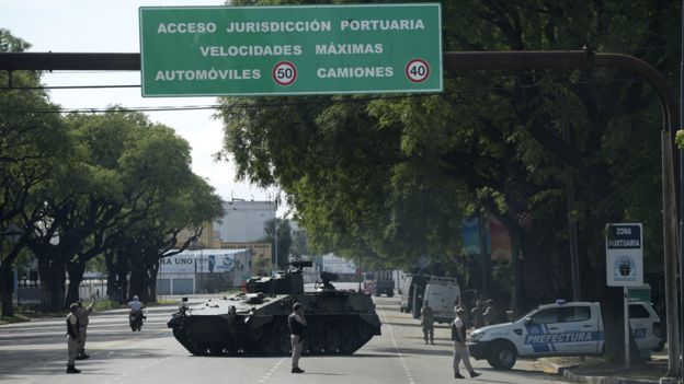 Una ciudad blindada con casi 30 mil efectivos de seguridad sintió un leve y extraordinario movimiento telúrico. AFP