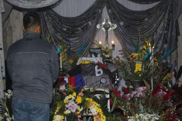 Los restos serán enterados este domingo. (Foto Prensa Libre: Ángel Martín Tax)