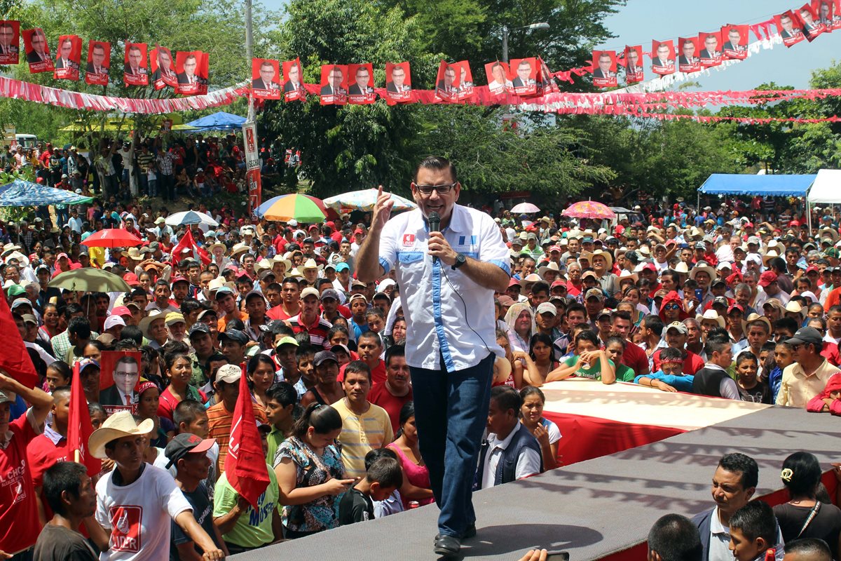 El candidato Manuel Baldizón en Gualán, Zacapa, donde el fin de semana denunció un complot en su contra. (Foto Prensa Libre: Hemeroteca PL)