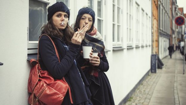 El número de mujeres fumadoras en Dinamarca es más alto que el promedio nacional. GETTY IMAGES