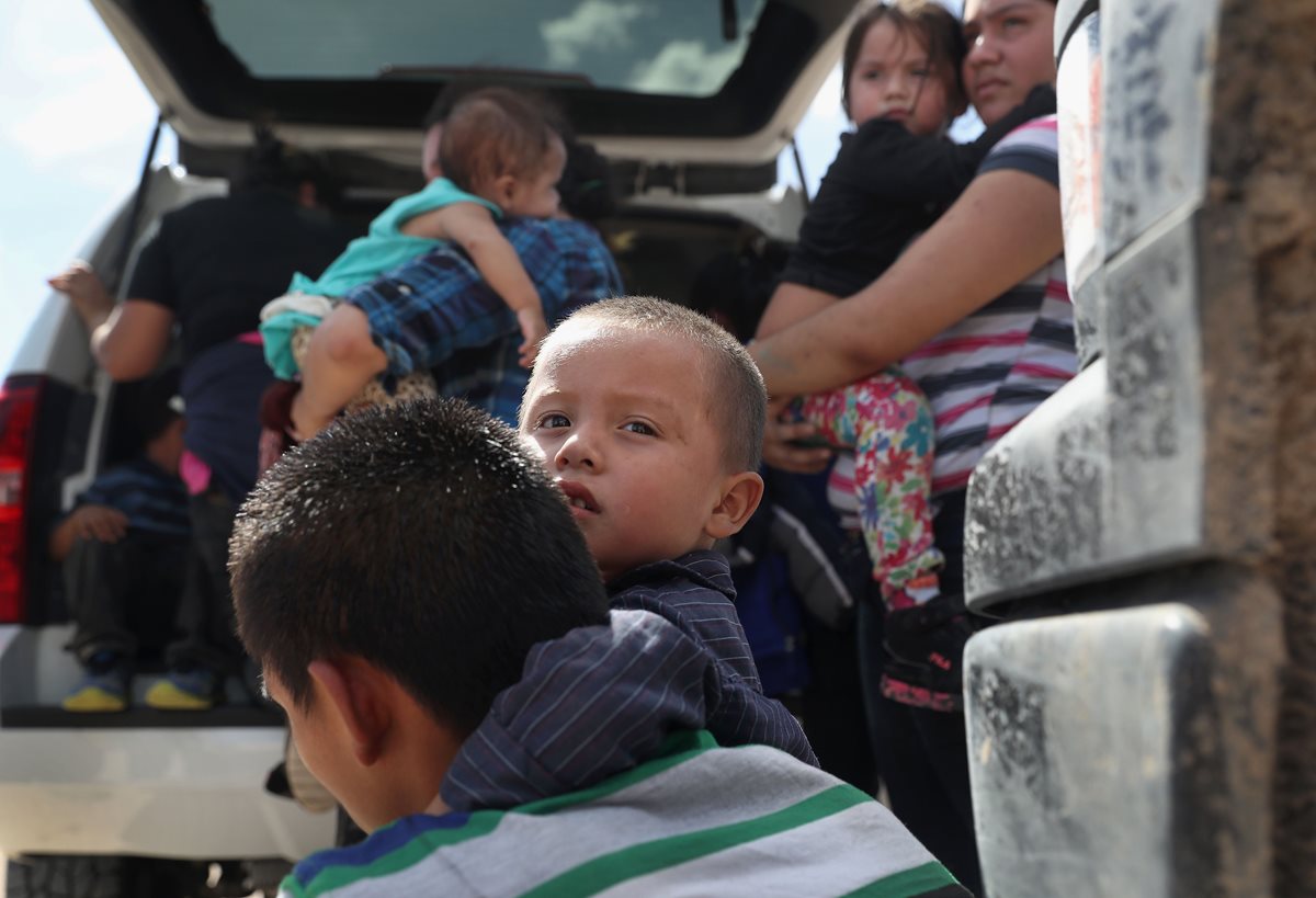 La ola de niños migrantes hacia EE. UU. se disparó en los último años. (Foto Prensa Libre: AFP)
