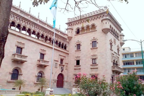 Edificio que actualmente ocupa el Ministerio de Gobernación. (Foto Prensa Libre: Hemeroteca PL)