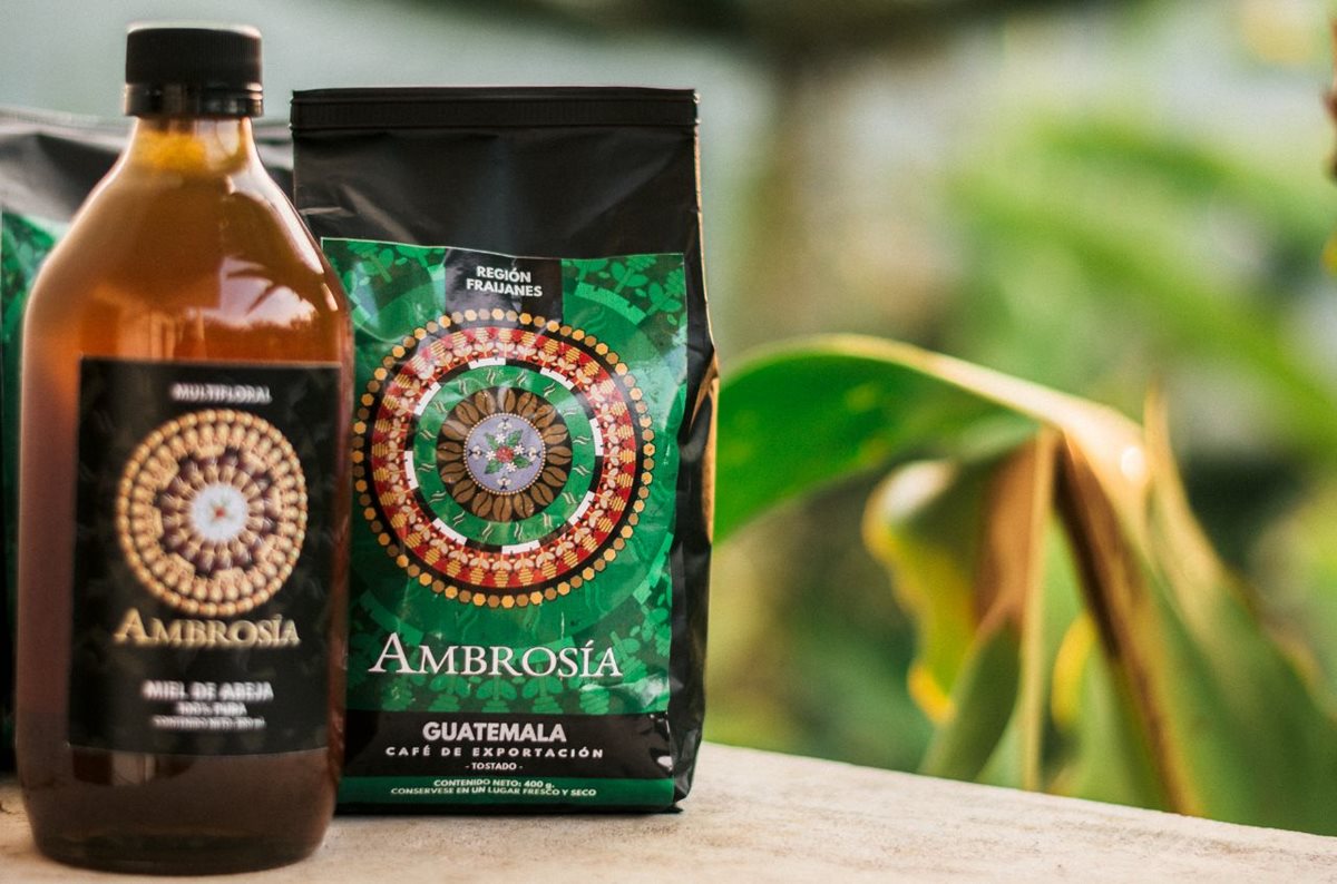 La marca Ambrosía ofrece café de Cuilapa, Santa Rosa, como producto final y miel pura de cafetales. (Foto Prensa Libre: Cortesía Ambrosía)