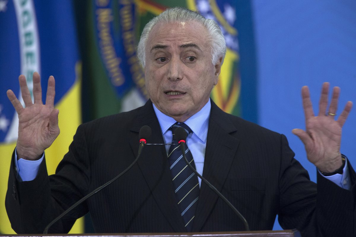 Comisión brasileña rechaza denuncia contra Temer 
