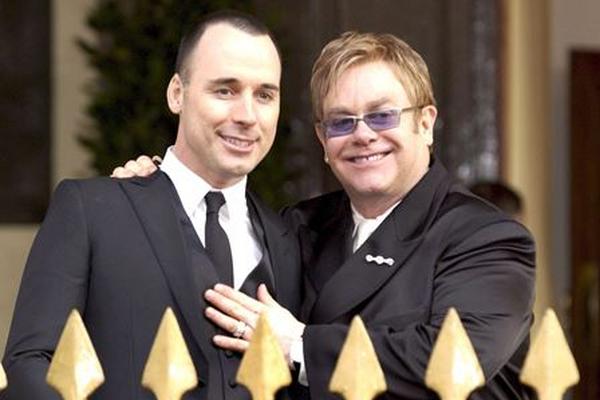 Elton John y David Furnish contrajeron nupcias este domingo.