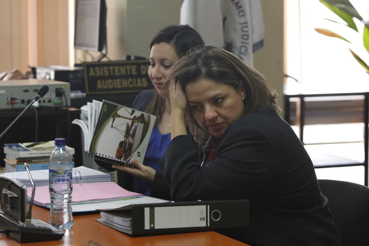 Sandra Jovel, ministra de Relaciones Exteriores, quiso hacer uso de su inmunidad en el proceso que enfrenta por un caso de adopción irregular. (Foto Prensa Libre: Paulo Raquec)