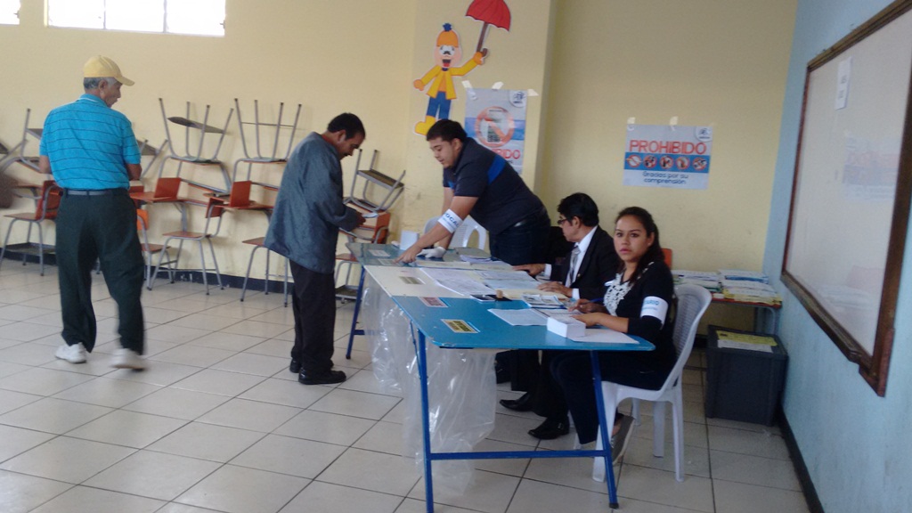 Centro de votación en la escuela República de Centro América, en Barberena, Santa Rosa. (Foto Prensa Libre: Oswaldo Cardona)