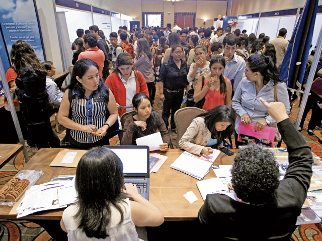 profesionales del dibutjo técnico y el diseño gráfico pueden acudir en busca de plaza. Foto: Edwin Bercián