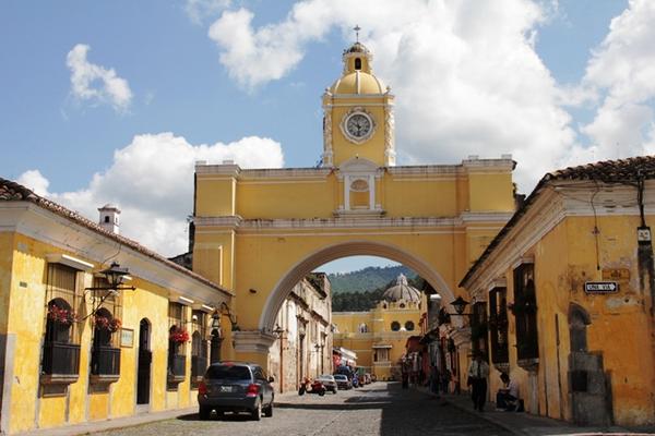 Una de las distinciones arquitectónicas de Antigua Guatemala es el Arco de Santa Catalina. (Foto Prensa Libre: Miguel López)