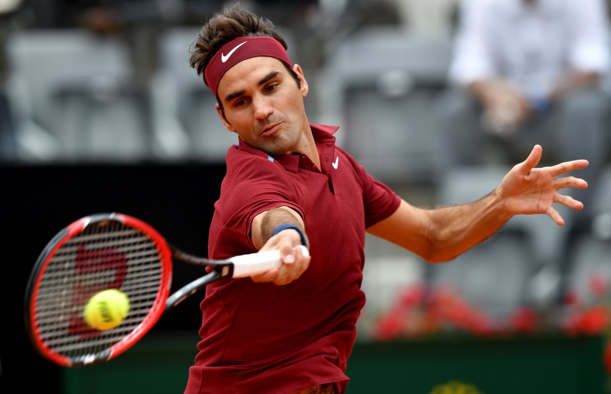 Roger Federer avanzó a la siguiente ronda del Abierto de Roma. (Foto Prensa Libre: AFP)