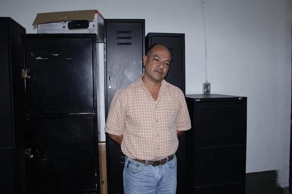 Joaquín Ruano Bernal de 51 años, fue detenido en un centro comercial de la zona 4 de Mixco. (Foto Prensa Libre: PNC)<br _mce_bogus="1"/>
