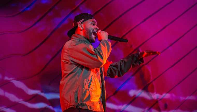 El cantante etíope-canadiense The Weeknd, durante su presentación en el festival Coachella, en Indio, California. (Foto Prensa Libre, AFP).