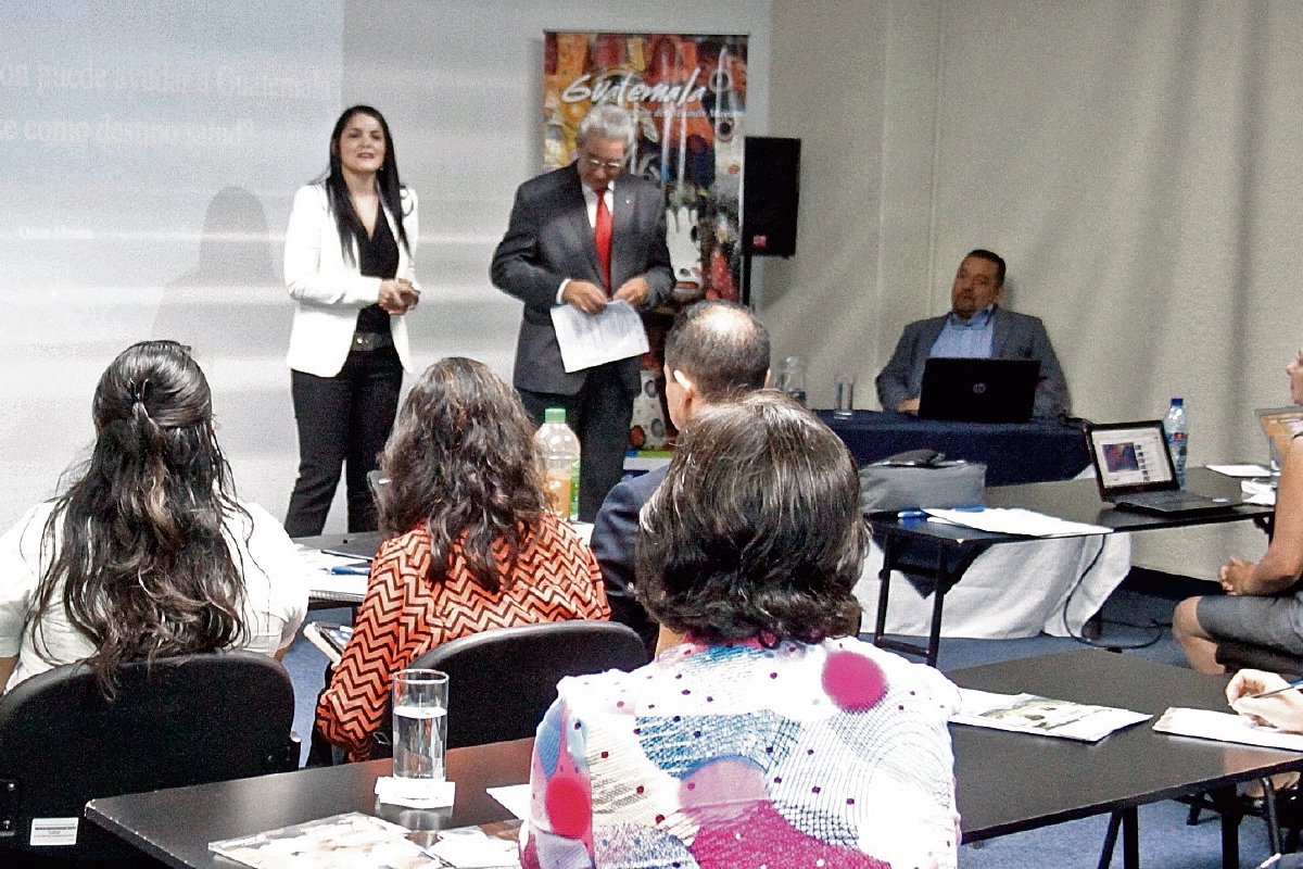 Aspectos del seminario sobre acreditaciones médico-hospitalarias internacionales, promovida por las autoridades turísticas del país para atraer extranjeros que necesitan algún tratamiento médico. (Foto Prensa Libre:  cortesía Inguat)