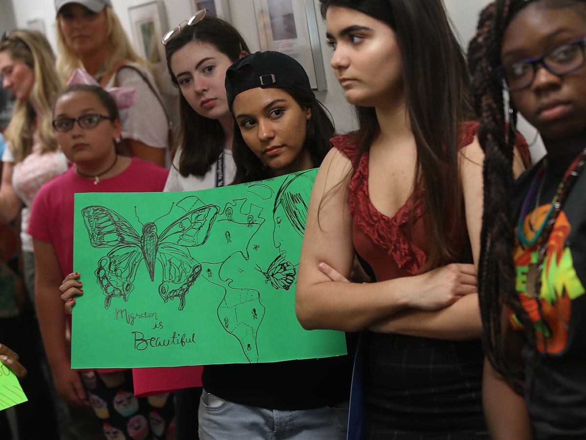Protestas de jóvenes dreamers contra las políticas de Trump en Florida. (Foto Prensa Libre: AFP)