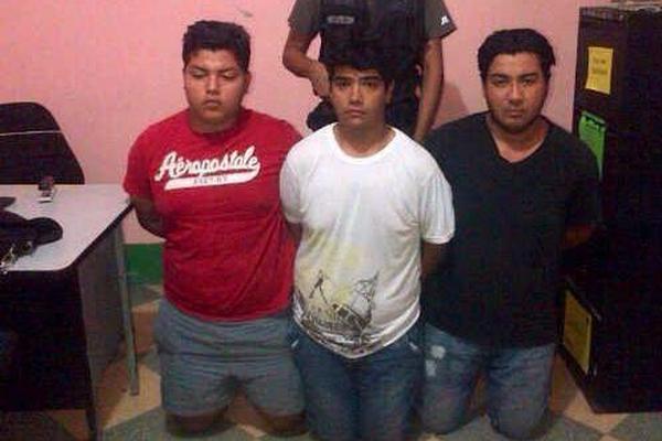 Presuntos secuestradores fueron capturados en Puerto Barrios. (Foto: Prensa Libre)