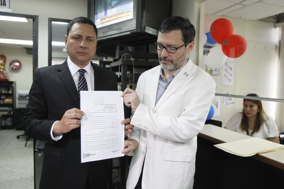 Grupo Cívico Guatemala Inmortal presentó una solicitud de antejuicio contra tres magistrados de la Corte de Constitucionalidad. (Foto Prensa Libre: Paulo Raquec)