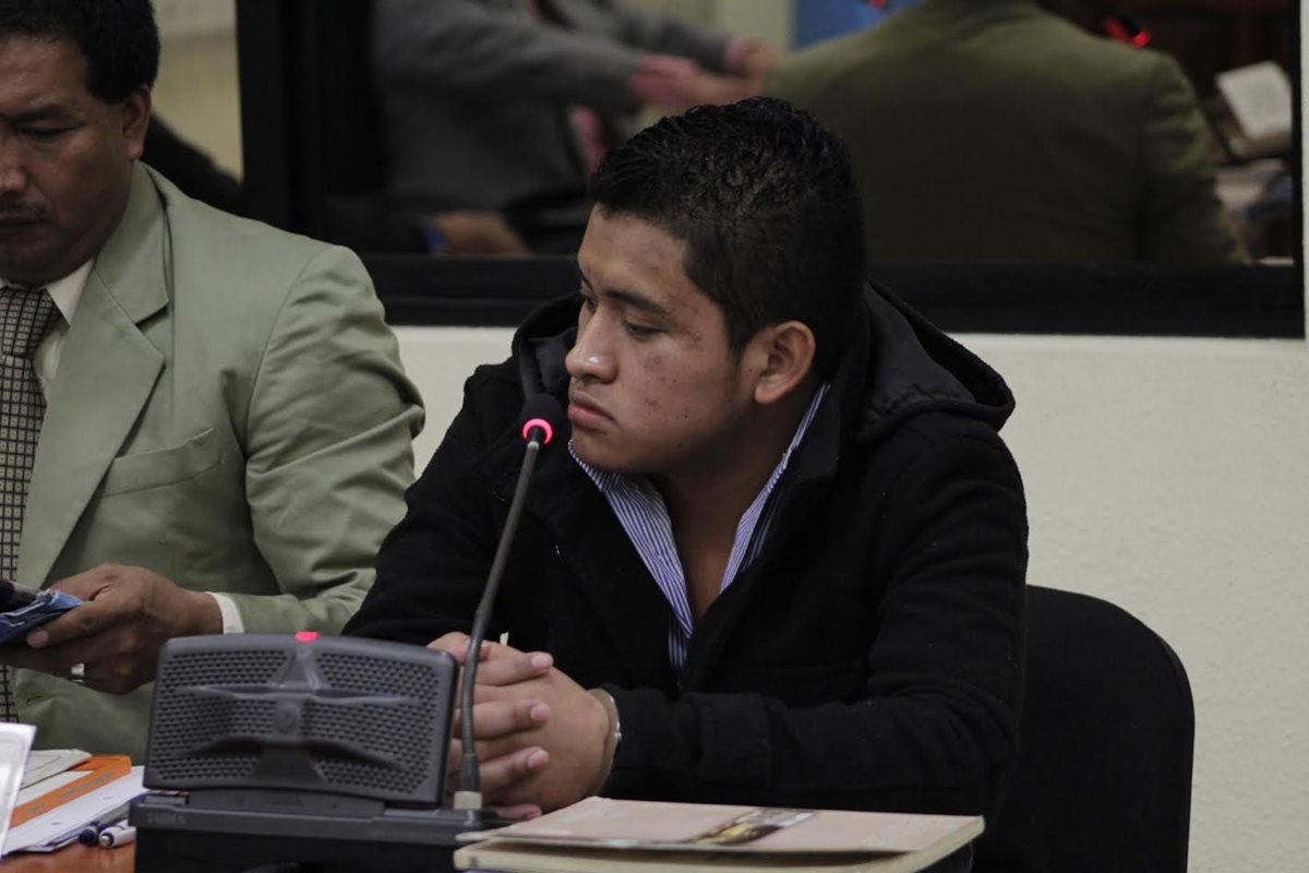 Marinz Michael Camacho Pérez es sindicado en Xela de haber participado en la muerte de su cónyuge, de 17 años. (Foto Prensa Libre: María J. Longo)