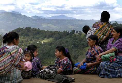 El reglamento reconoce la importancia de los idiomas maternos en la población guatemalteca.