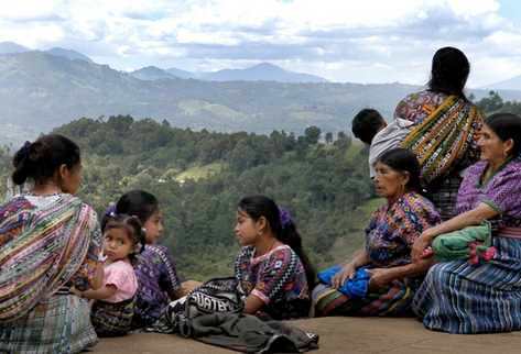 El reglamento reconoce la importancia de los idiomas maternos en la población guatemalteca.