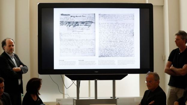 Las páginas inéditas del diario de Ana Frank fueron presentadas en Ámsterdam. GETTY IMAGES