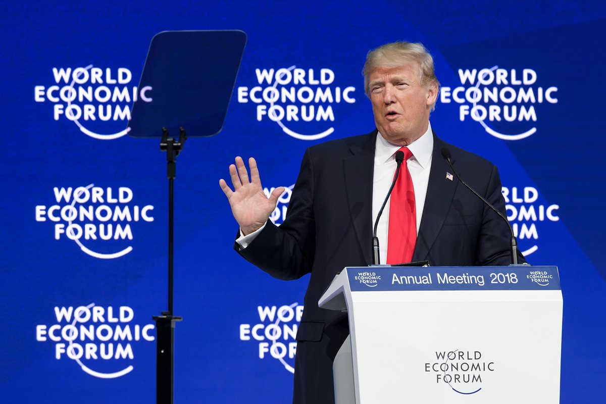 Trump recibió pocos aplausos en Davos, donde también fue abucheado y recibió risas burlonas. (Foto Prensa Libre: AFP)