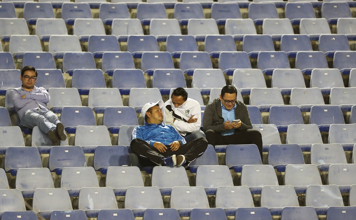 El estadio Doroteo Guamuch Flores, la casa de Comunicaciones, tuvo una escasa presencia de seguidores para el juego del miércoles recién pasado. (Foto Prensa Libre: Francisco Sánchez)