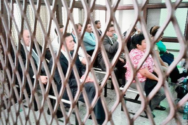 Por el supuesto fraude en la adjudicación de un contrato de diálisis en el Seguro Social, 17 pesonas guardan prisión preventiva. (Foto Prensa Libre: Hemeroteca PL)