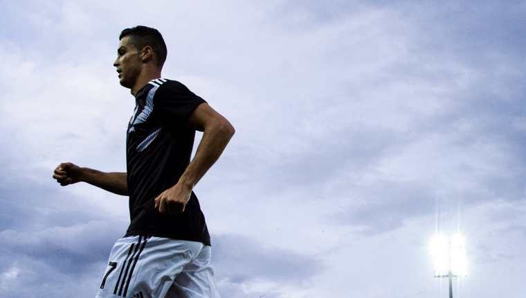Cristiano Ronaldo asegura que no fichó por la Juventus por dinero. (Foto Prensa Libre: AFP)