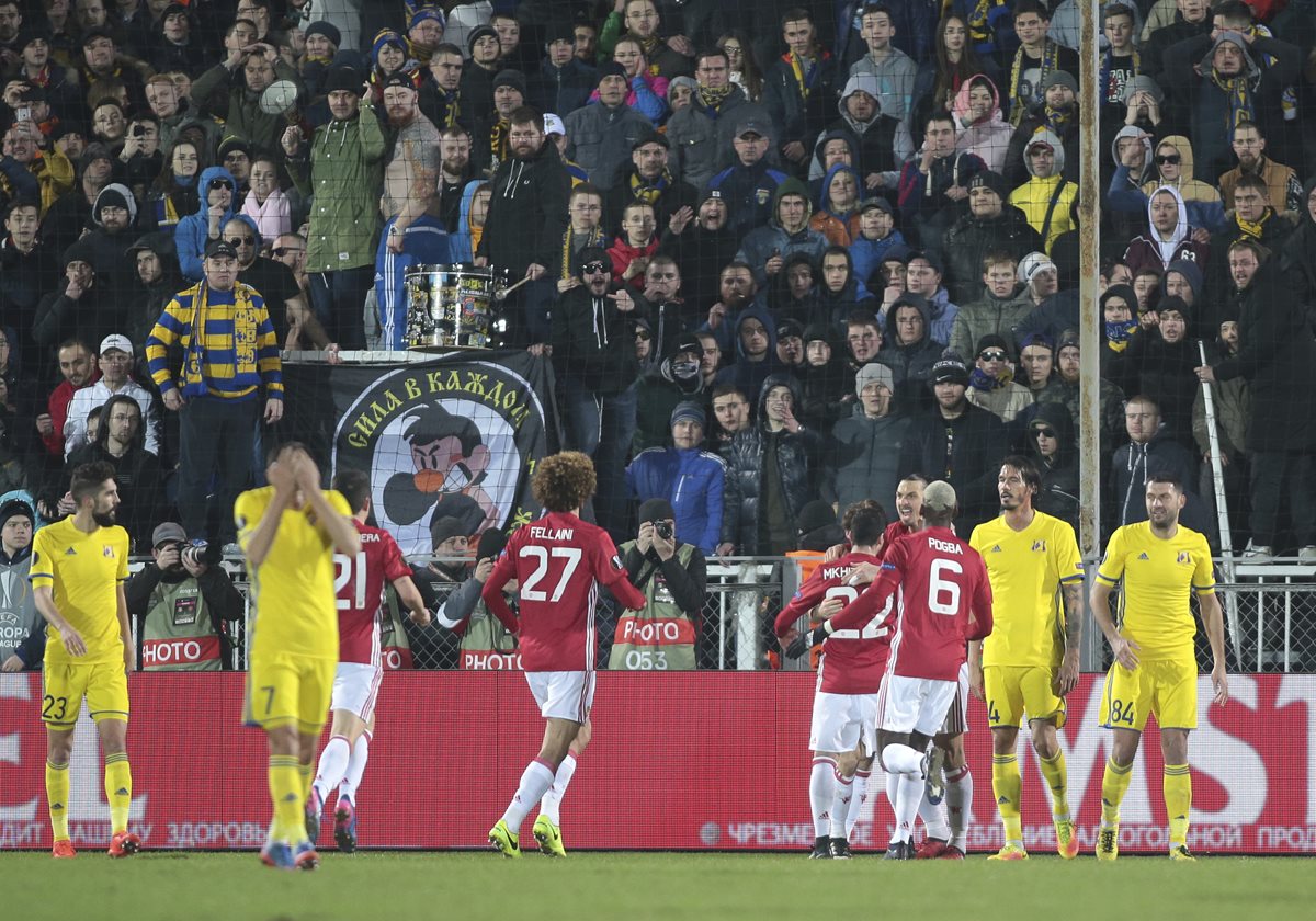 El Manchester United empató en su visita a Rusia 1-1 contra el Rostov. (Foto Prensa Libre: AP)