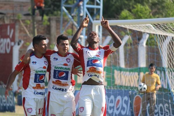 Mictlán venció a los cremas en la fecha 15 y dio un gran paso para continuar soñando con la permanencia. (Foto Prensa Libre: Hemeroteca PL)